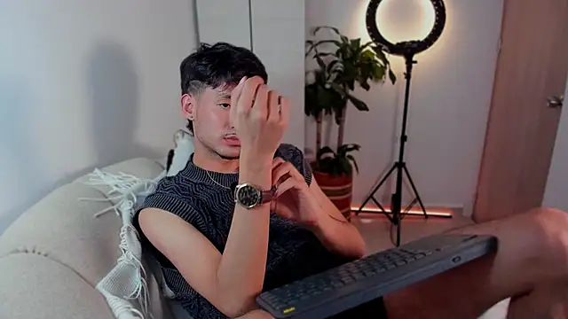 Snapshot of dimitri_targaryen chatting on January 10, 9:44 am dimitri targaryen online show from January 10, 9:44 am