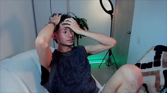 Snapshot of dimitri_targaryen chatting on January 29, 2:30 am dimitri targaryen online show from January 29, 2:30 am