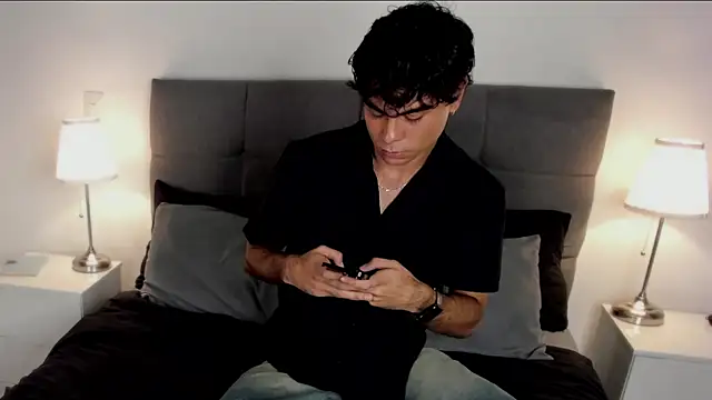 Snapshot of oliversstream chatting on January 12, 2:14 am oliversstream online show from January 12, 2:14 am