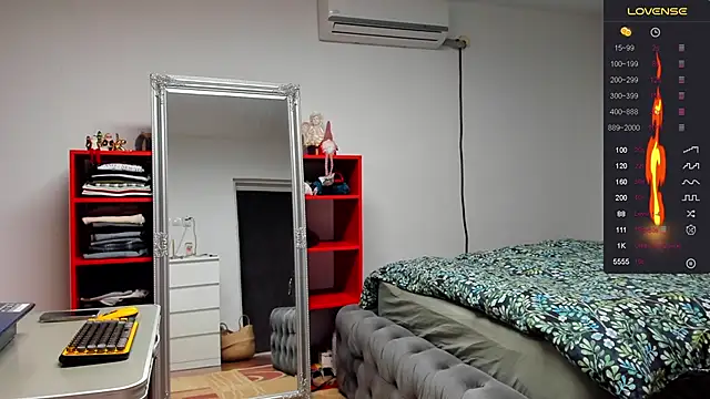 Snapshot of supermanboy94 chatting on December 5, 6:43 am supermanboy94 online show from December 5, 6:43 am