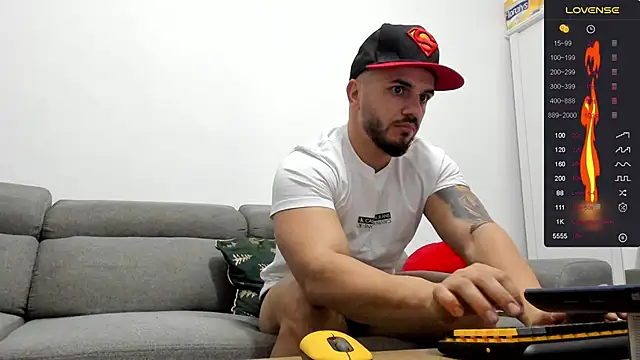 Snapshot of supermanboy94 chatting on December 28, 1:50 am supermanboy94 online show from December 28, 1:50 am