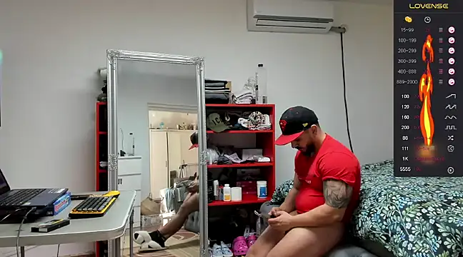 Snapshot of supermanboy94 chatting on January 27, 9:55 am supermanboy94 online show from January 27, 9:55 am