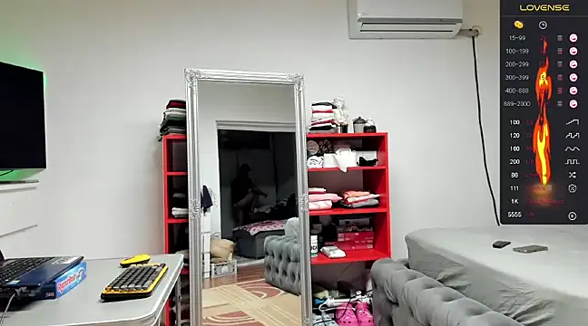 Snapshot of supermanboy94 chatting on February 3, 6:56 am supermanboy94 online show from February 3, 6:56 am