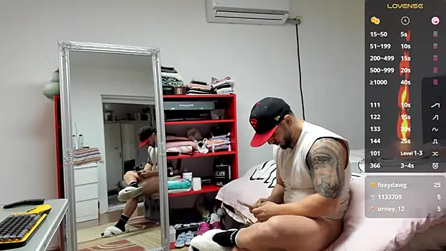 Snapshot of supermanboy94 chatting on February 12, 9:42 am supermanboy94 online show from February 12, 9:42 am