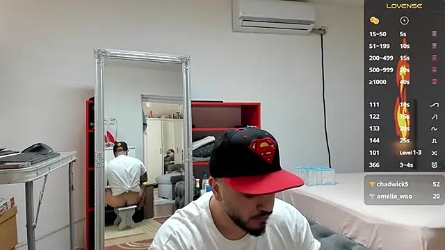 Snapshot of supermanboy94 chatting on March 6, 9:36 am supermanboy94 online show from March 6, 9:36 am