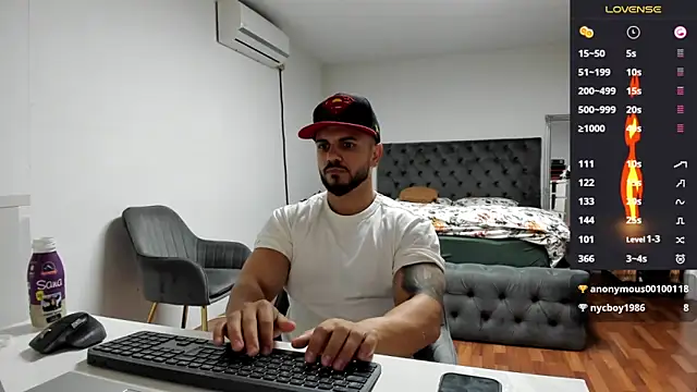 Snapshot of supermanboy94 chatting on October 9, 6:00 am supermanboy94 online show from October 9, 6:00 am