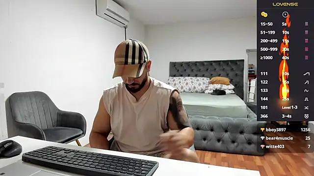 Snapshot of supermanboy94 chatting on October 14, 5:41 am supermanboy94 online show from October 14, 5:41 am