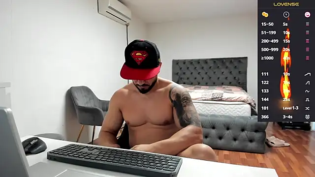 Snapshot of supermanboy94 chatting on October 22, 5:52 am supermanboy94 online show from October 22, 5:52 am