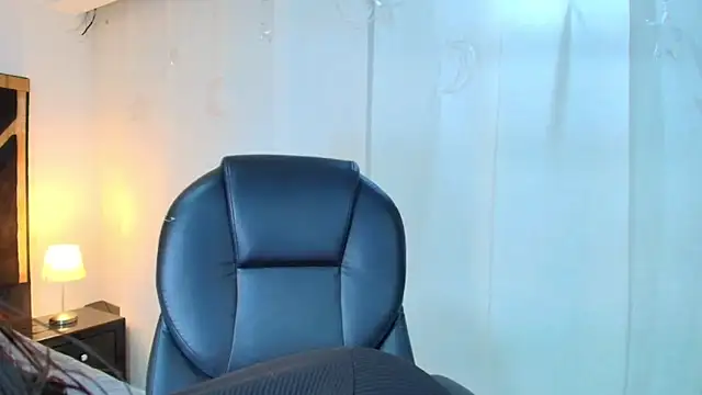 Snapshot of lina_bedoya_ chatting on May 8, 11:37 am lina bedoya online show from May 8, 11:37 am