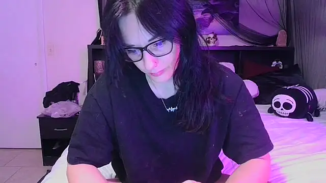 CrystalLakeXO online show from May 5, 5:15 am