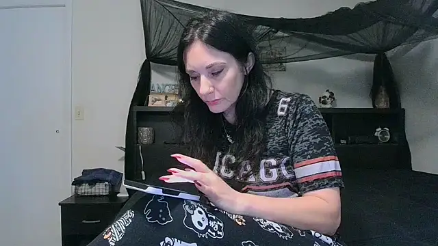 CrystalLakeXO online show from May 28, 4:10 am