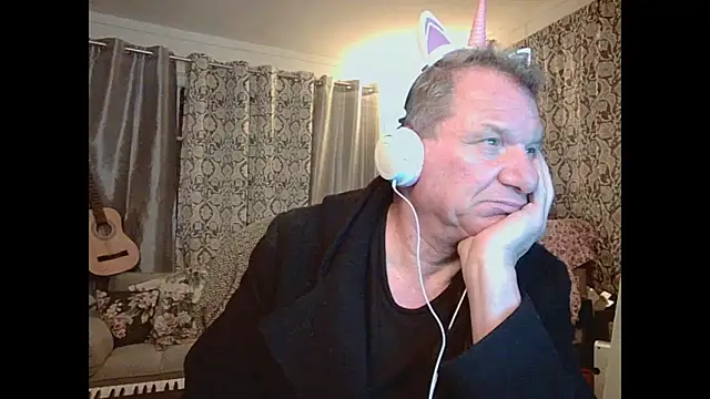Snapshot of coryassman chatting on December 4, 9:40 am coryassman online show from December 4, 9:40 am