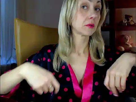 Snapshot of Tanya6547 chatting on February 22, 8:50 am Tanya6547 online show from February 22, 8:50 am