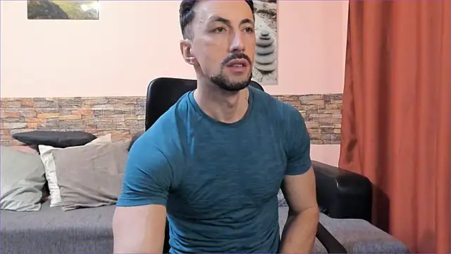 HotHunkTrainer online show from March 19, 8:55 am