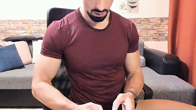 HotHunkTrainer online show from November 26, 8:04 am