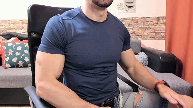 Snapshot of HotHunkTrainer chatting on March 11, 8:42 am HotHunkTrainer online show from March 11, 8:42 am