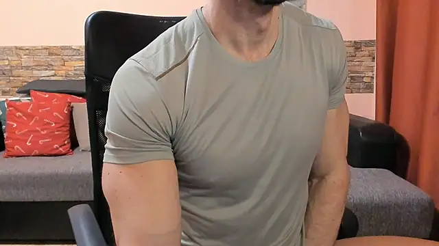 Snapshot of HotHunkTrainer chatting on March 23, 8:51 am HotHunkTrainer online show from March 23, 8:51 am