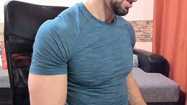 Snapshot of HotHunkTrainer chatting on March 26, 8:31 am HotHunkTrainer online show from March 26, 8:31 am