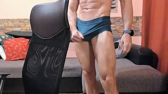 Snapshot of HotHunkTrainer chatting on March 27, 9:21 am HotHunkTrainer online show from March 27, 9:21 am