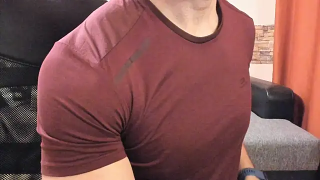 Snapshot of HotHunkTrainer chatting on March 28, 8:47 am HotHunkTrainer online show from March 28, 8:47 am