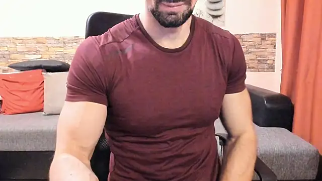 Snapshot of HotHunkTrainer chatting on April 16, 8:37 am HotHunkTrainer online show from April 16, 8:37 am