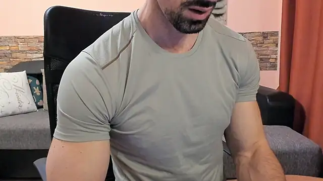 HotHunkTrainer online show from May 24, 7:57 am
