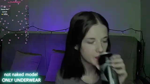 Snapshot of Miya_Dream_UKR chatting on December 18, 10:02 pm Miya Dream UKR online show from December 18, 10:02 pm