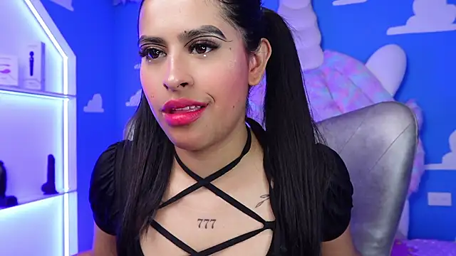 Snapshot of miss_romyna chatting on January 28, 2:32 am miss romyna online show from January 28, 2:32 am