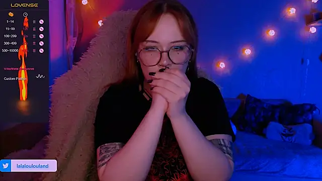 Snapshot of lala_loulou_land chatting on March 19, 2:05 am lala loulou land online show from March 19, 2:05 am