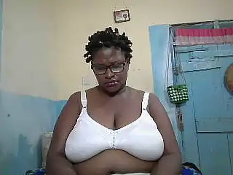 Snapshot of sexy_bigboobss chatting on July 9, 8:13 pm sexy bigboobss online show from July 9, 8:13 pm