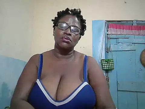 Snapshot of sexy_bigboobss chatting on July 13, 8:55 pm sexy bigboobss online show from July 13, 8:55 pm