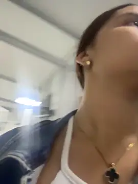 Snapshot of AnthonelaDuque chatting on February 1, 11:42 am AnthonelaDuque online show from February 1, 11:42 am