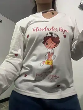 Snapshot of AnthonelaDuque chatting on February 9, 11:36 am AnthonelaDuque online show from February 9, 11:36 am