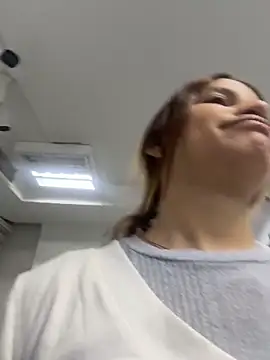 Snapshot of AnthonelaDuque chatting on February 10, 11:36 am AnthonelaDuque online show from February 10, 11:36 am