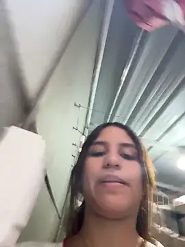 Snapshot of AnthonelaDuque chatting on February 17, 11:40 am AnthonelaDuque online show from February 17, 11:40 am