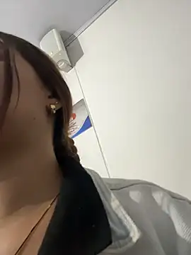 Snapshot of AnthonelaDuque chatting on February 25, 11:42 am AnthonelaDuque online show from February 25, 11:42 am