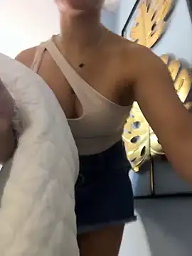 Snapshot of AnthonelaDuque chatting on March 2, 11:39 am AnthonelaDuque online show from March 2, 11:39 am