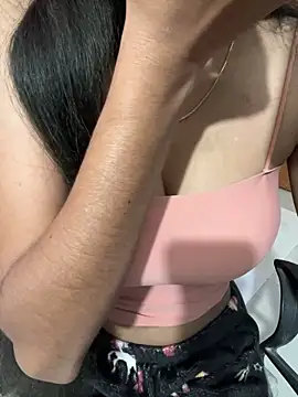 lallela online show from December 13, 11:39 pm