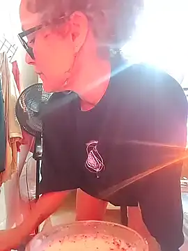 Snapshot of SelenaHouston chatting on February 17, 4:20 am SelenaHouston online show from February 17, 4:20 am