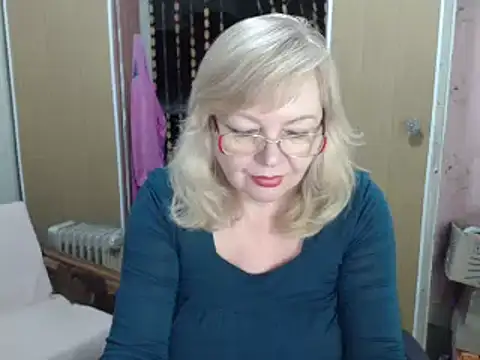 EvelynLoveShy online show from December 29, 2:31 pm