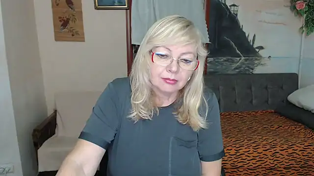 EvelynLoveShy online show from November 28, 7:49 pm