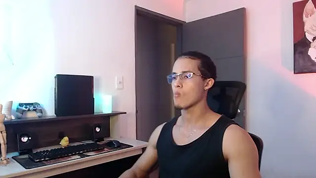 Snapshot of alejo_x3 chatting on December 4, 11:24 pm alejo x3 online show from December 4, 11:24 pm