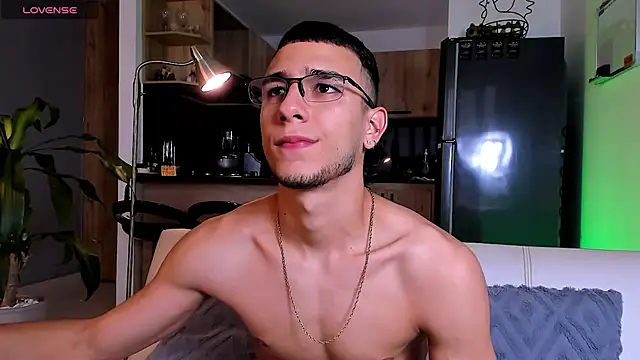 Snapshot of SymonPrince chatting on October 9, 9:13 pm SymonPrince online show from October 9, 9:13 pm