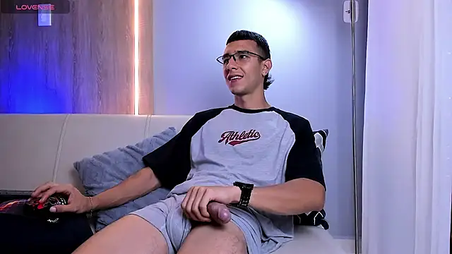 Snapshot of SymonPrince chatting on November 30, 1:09 am SymonPrince online show from November 30, 1:09 am