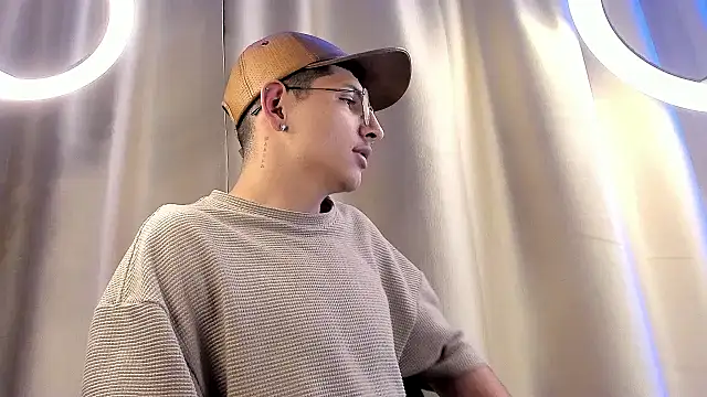 a lejandro 0 8 online show from February 6, 4:31 am