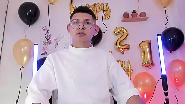 a lejandro 0 8 online show from February 18, 10:58 pm