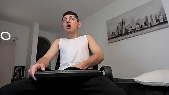 a lejandro 0 8 online show from March 10, 2:37 pm