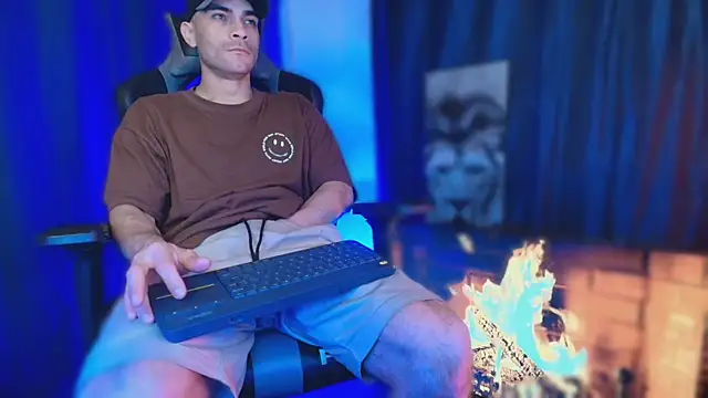 sexyboycolombi4 online show from November 4, 8:02 am