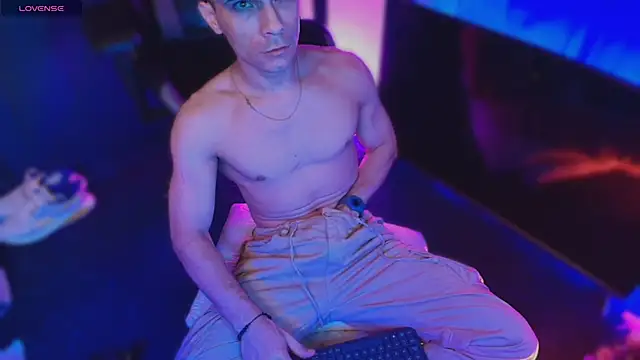 sexyboycolombi4 online show from December 1, 7:57 am