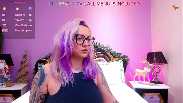 Snapshot of FoxxyClarise chatting on January 14, 8:25 pm FoxxyClarise online show from January 14, 8:25 pm